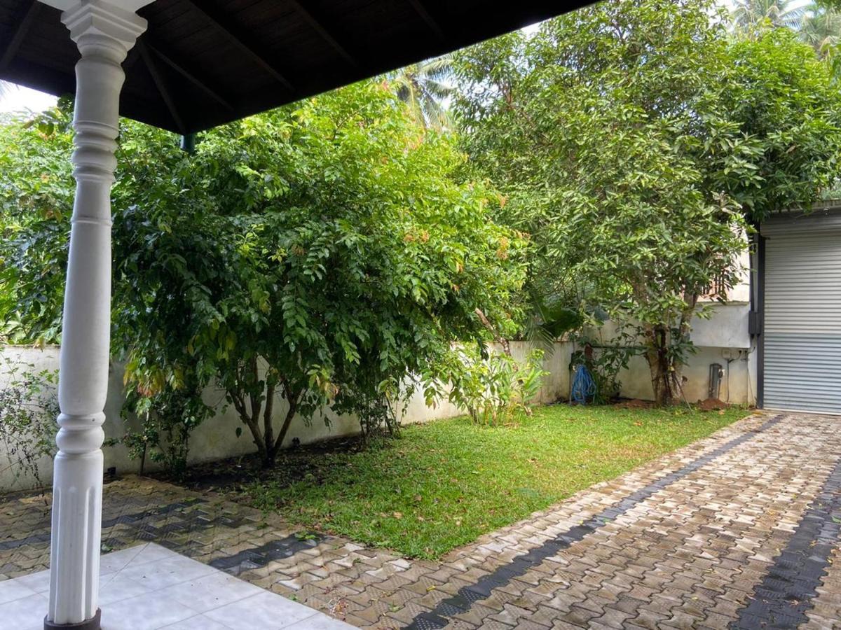 Villa Senan - 2 Apartments - Мірісса Екстер'єр фото