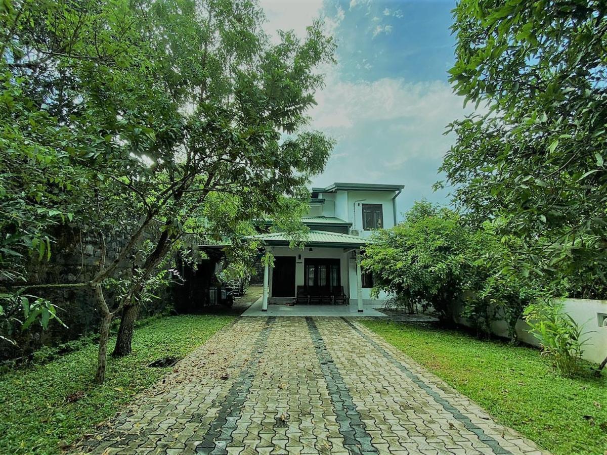 Villa Senan - 2 Apartments - Мірісса Екстер'єр фото